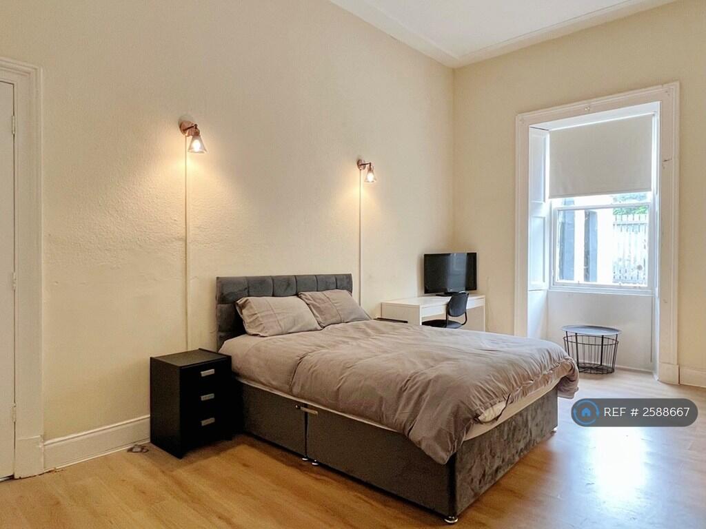 Master Bedroom -1
