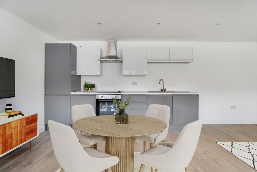 Walton Road, West Molesey, KT8