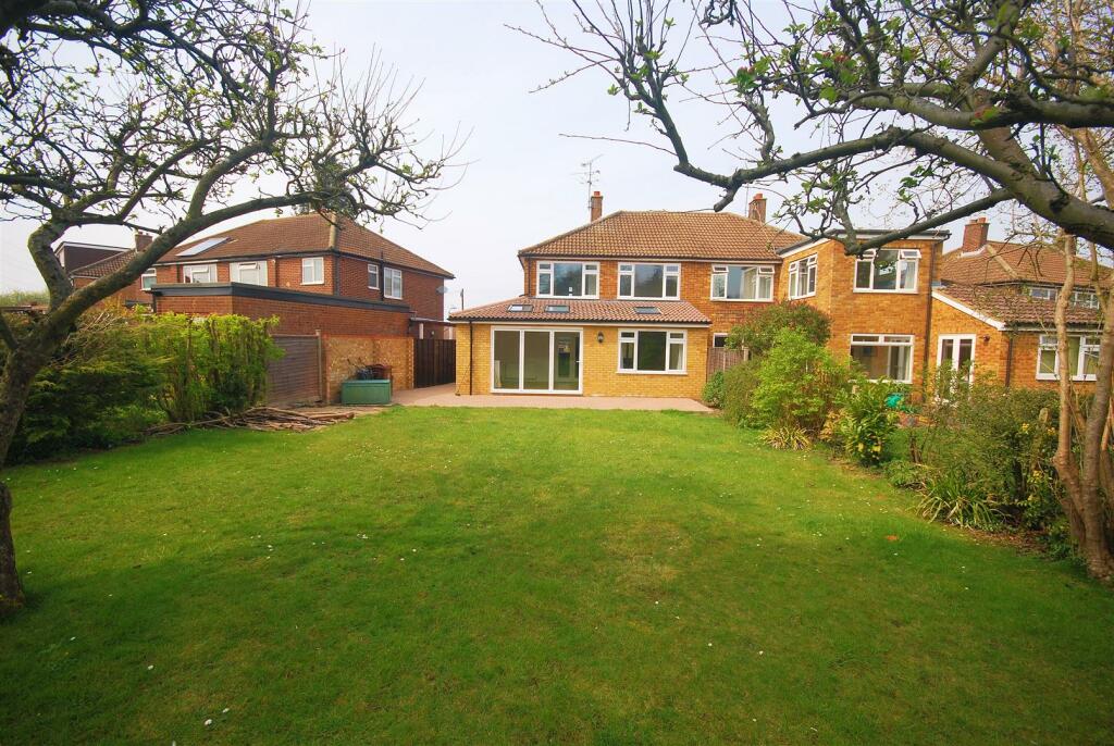 Rear garden 1.jpg