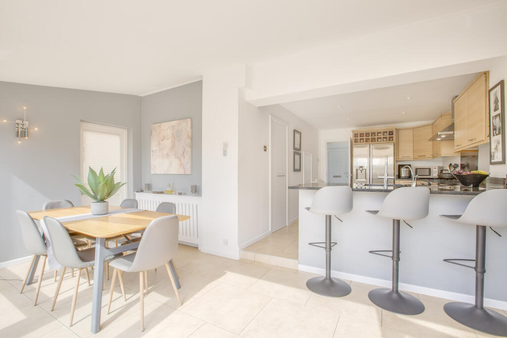 15 Greenside, SL8 5TW (LOW RES)-10