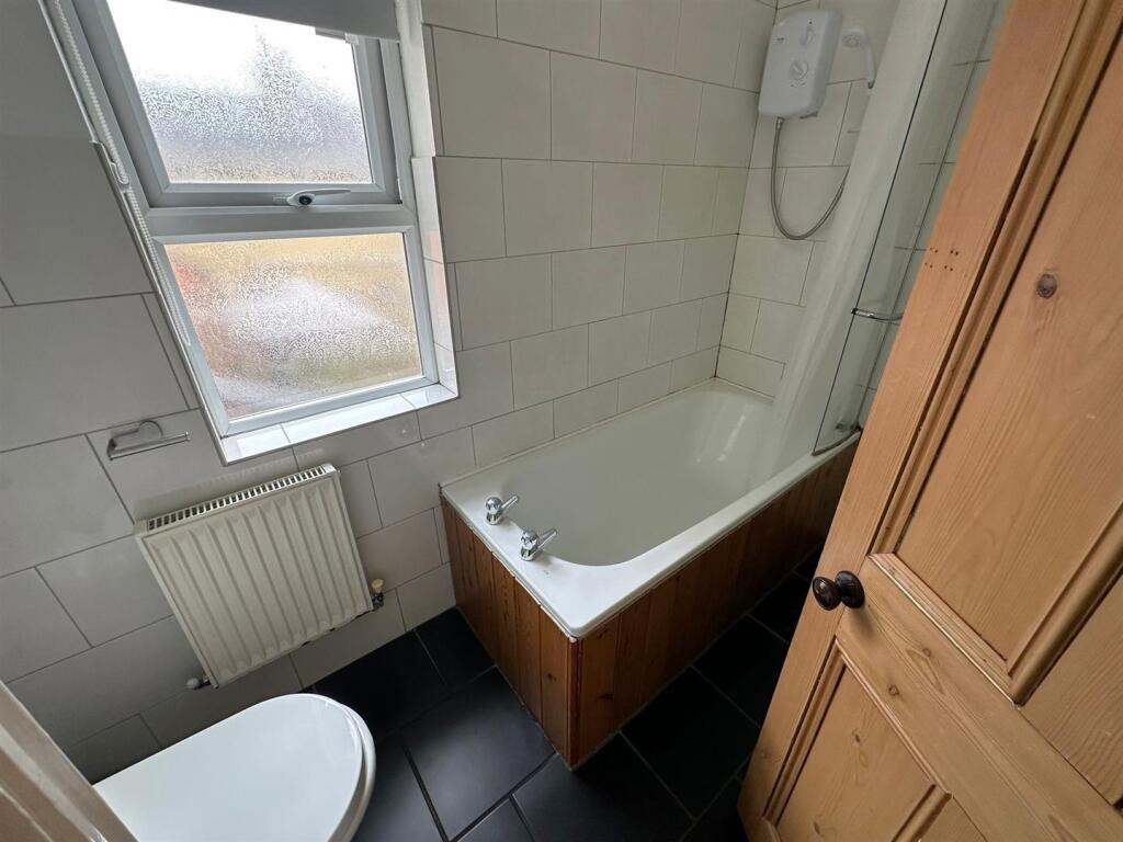 Bathroom 2.jpeg