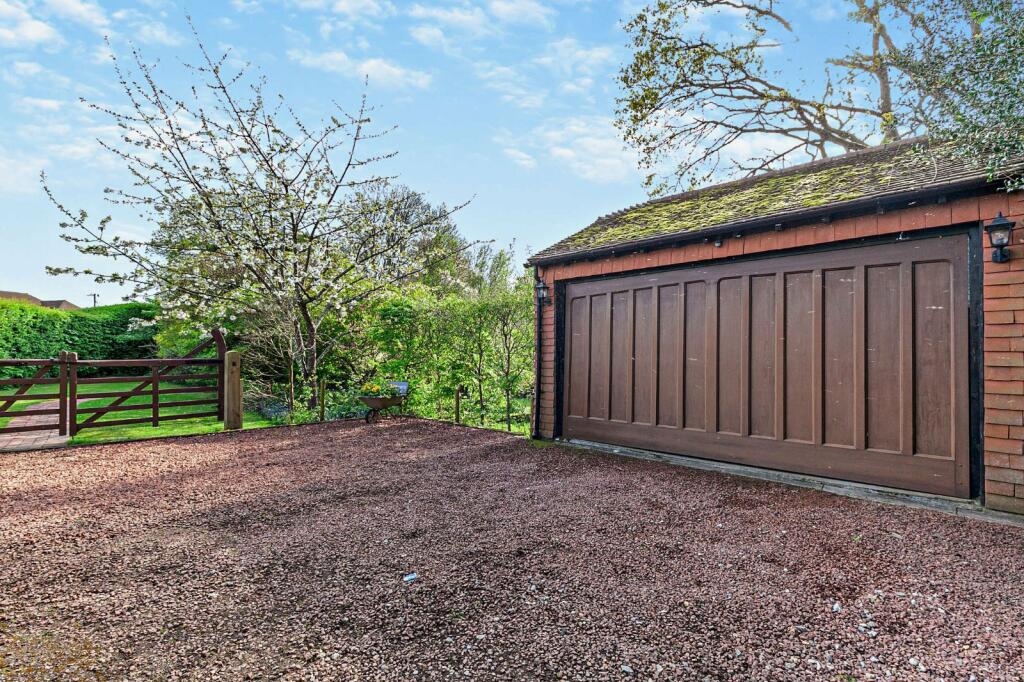 Driveway/Garage