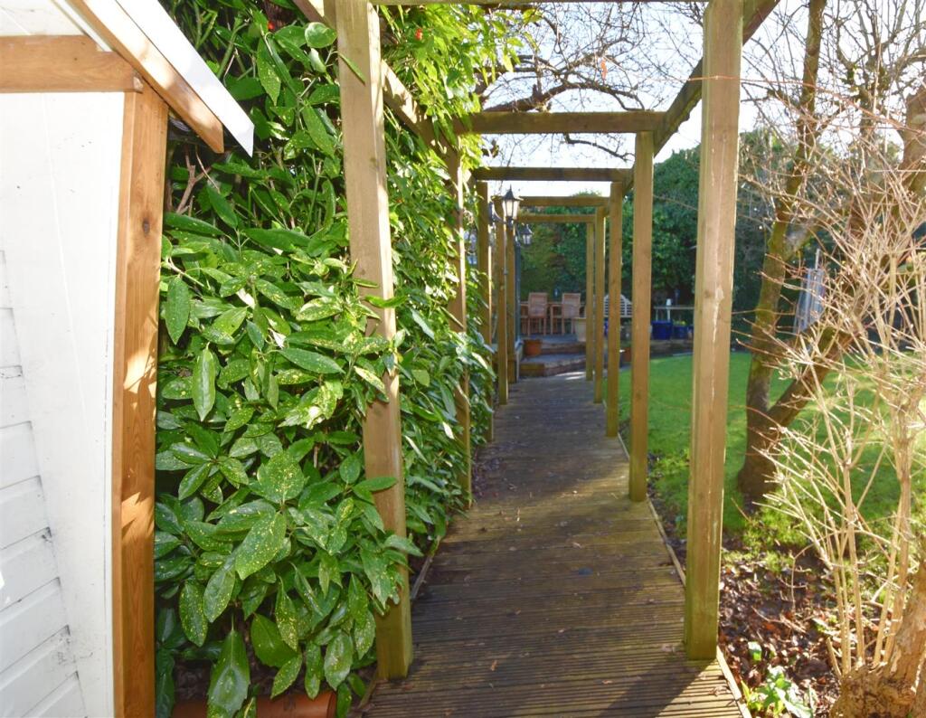 Walk way to rear of garden.jpg