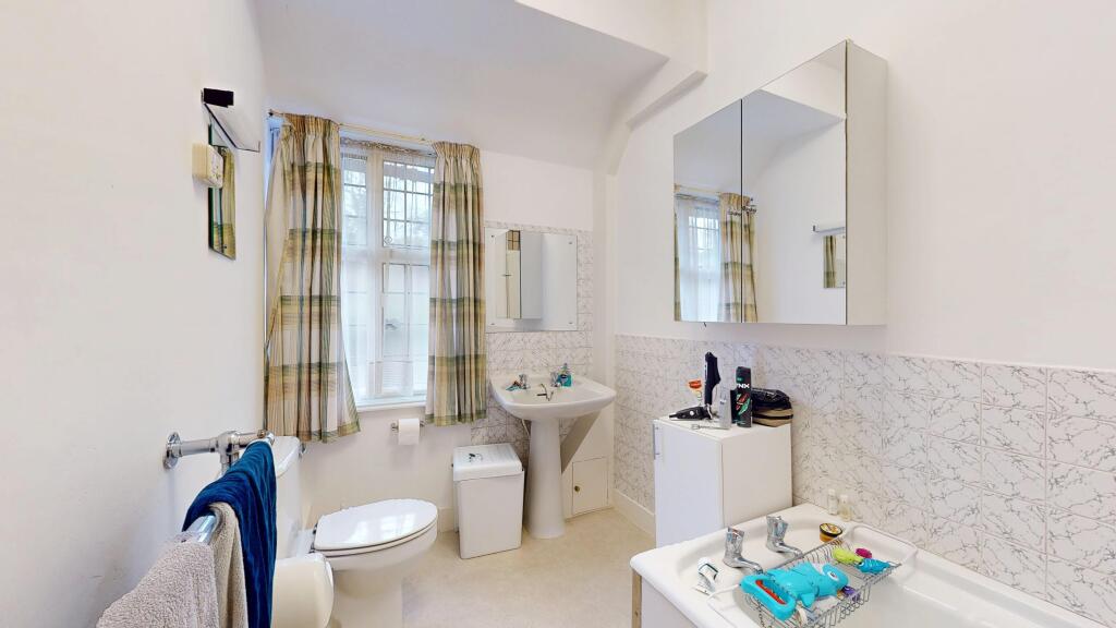 Sowberry Court, Moulsford, Wallingford, Oxfordshire OX10 9JG