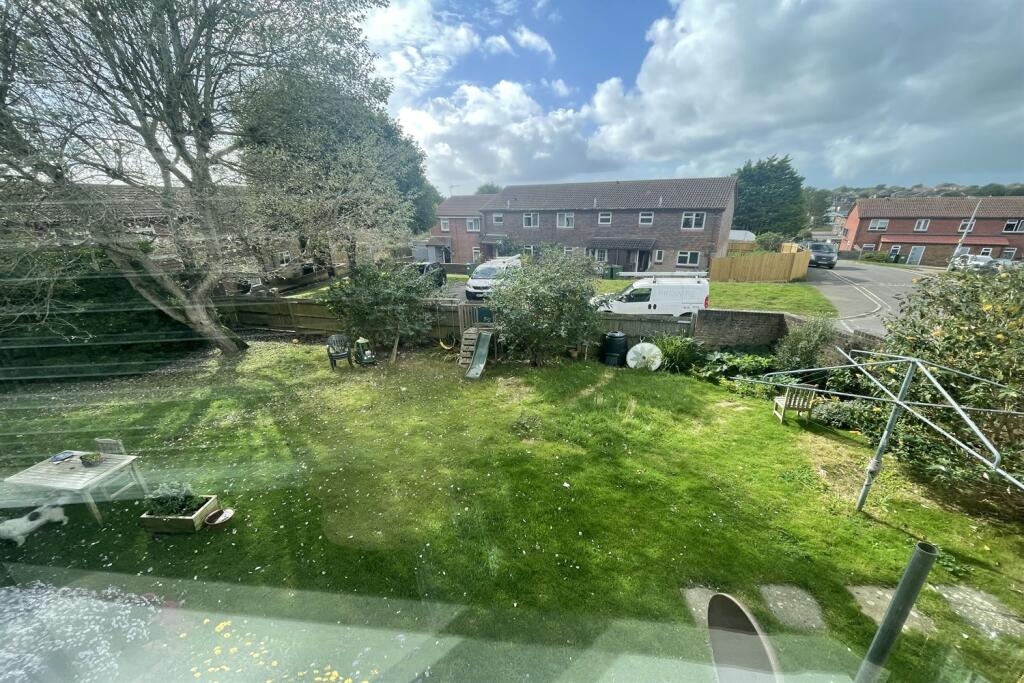 Rear communal garden