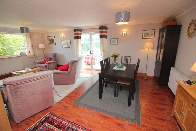 Lounge/diner area