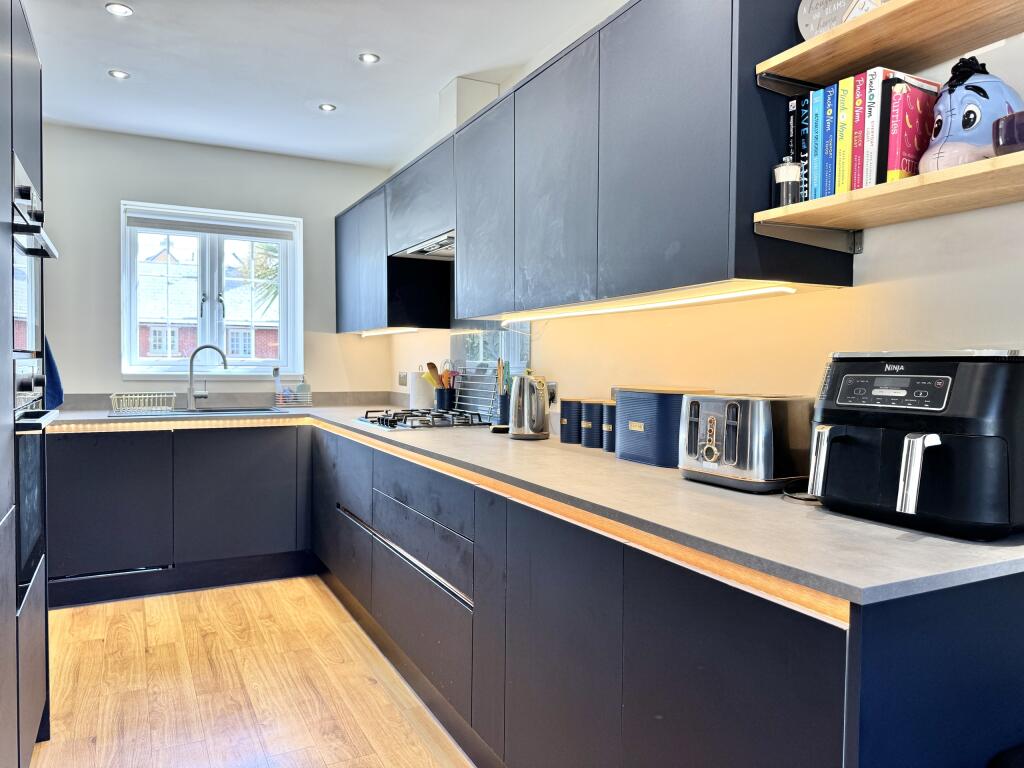 Modern Fitted Kitchen