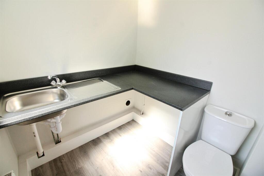 Utility/Guest WC