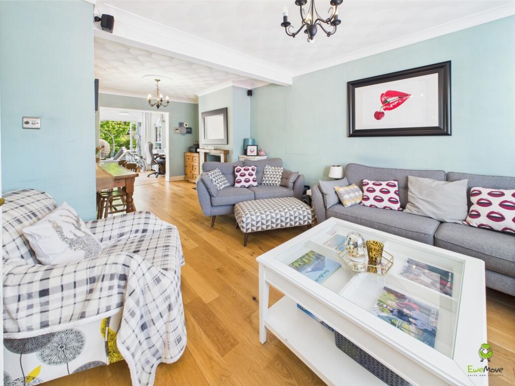 CAM03779G0-PR0229-STILL003