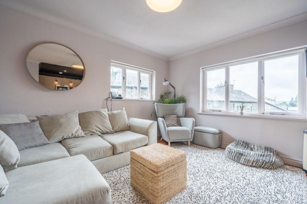 OPEN PLAN LIVING AREA