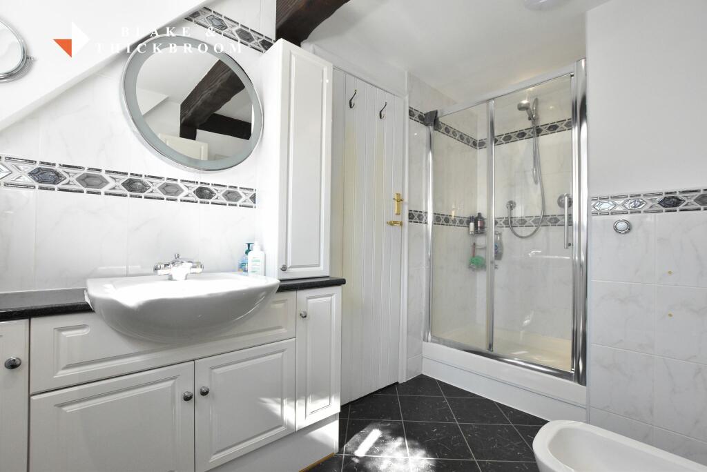 EN SUITE SHOWER ROOM