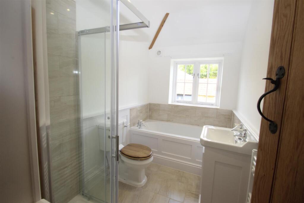 Bathroom.JPG