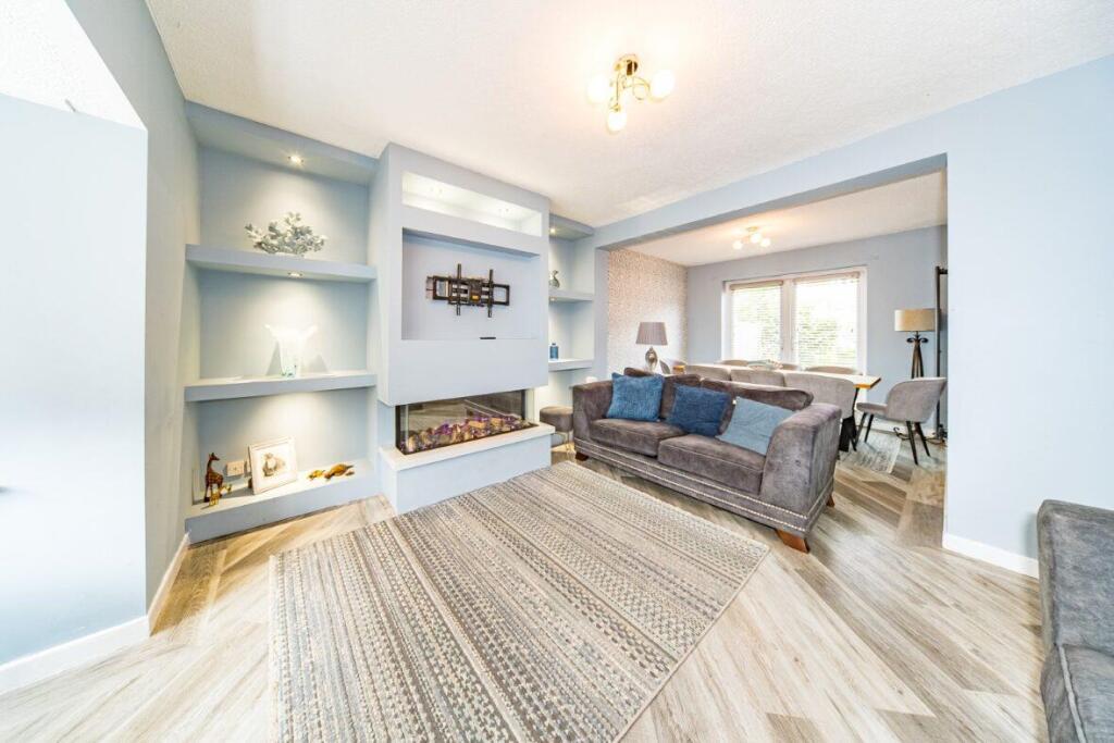 22 Coniston Ave lounge.jpg