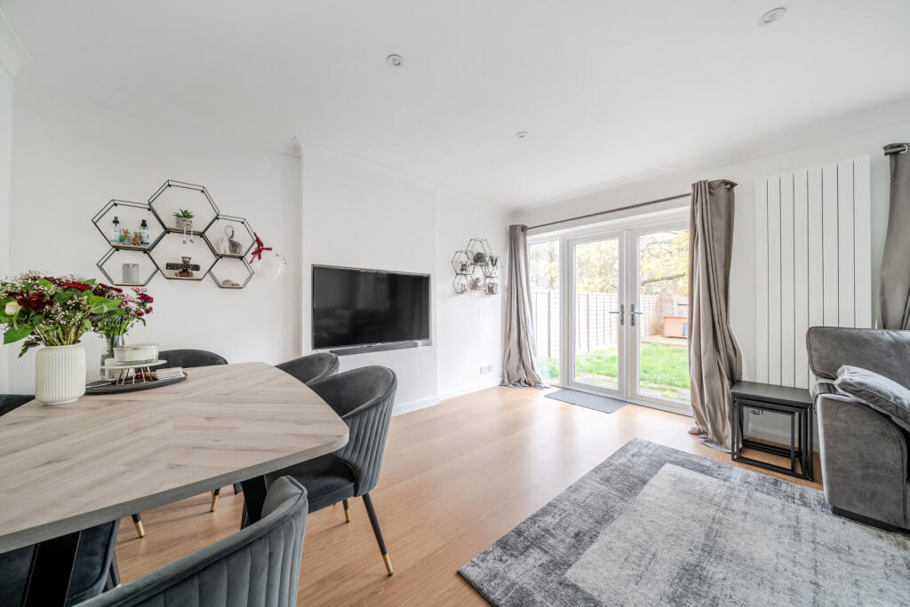 1376116-15-690c90...