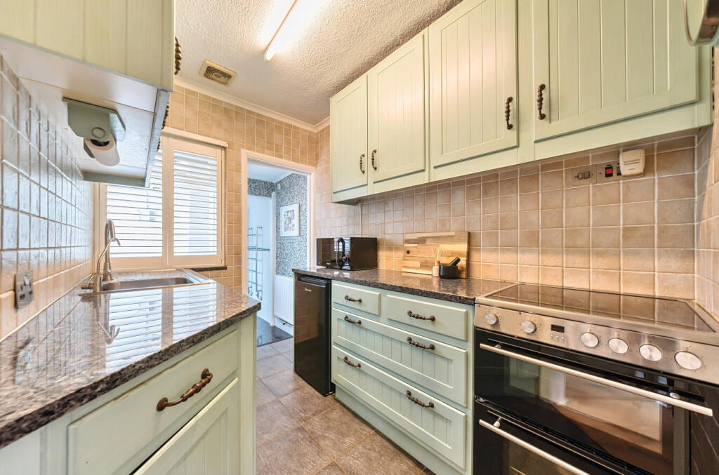 18-681503241370b-...