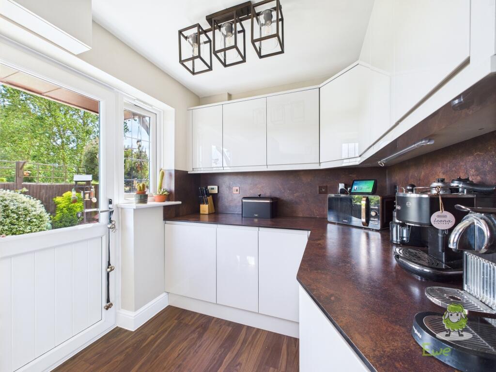 CAM01543G0-PR0132-STILL038