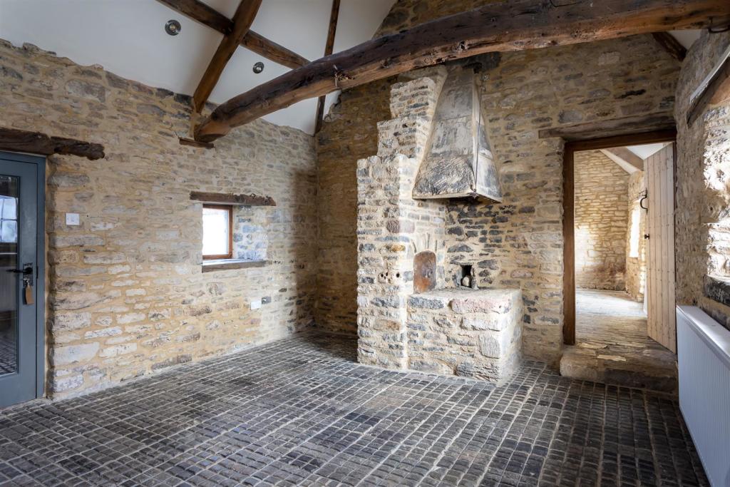 30 - The Old Forge - GL7 7HB - Web.jpg