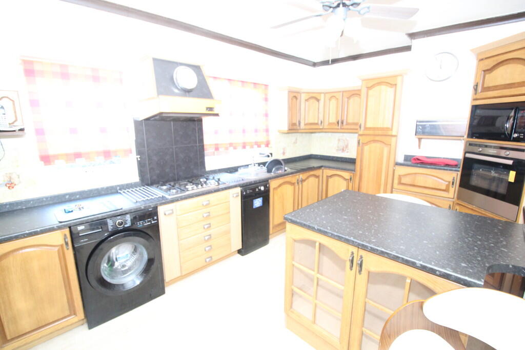 Rooks Nest Road, Outwood