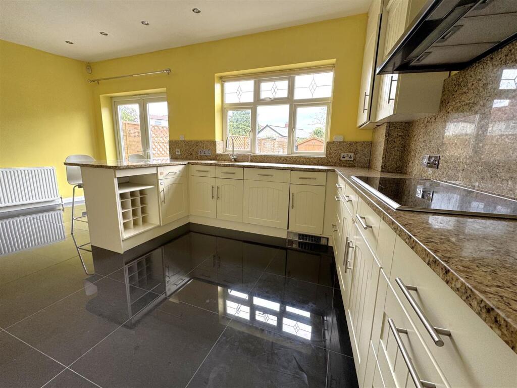 Kitchen (L Shape)