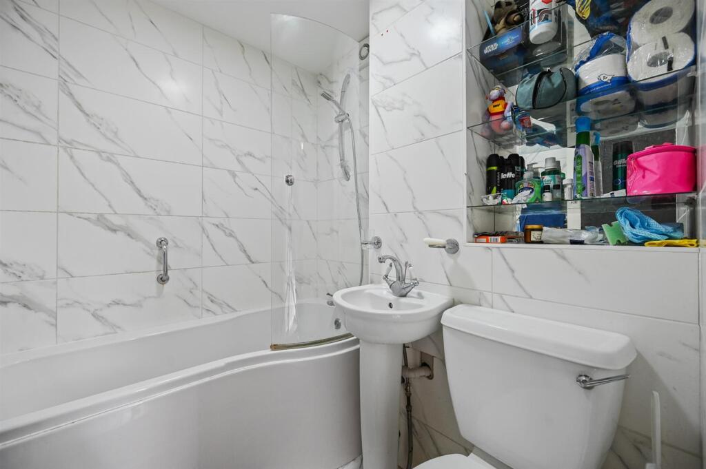 RCLR- 1 elmcroft, merryfield gardens- bathroom 1 (