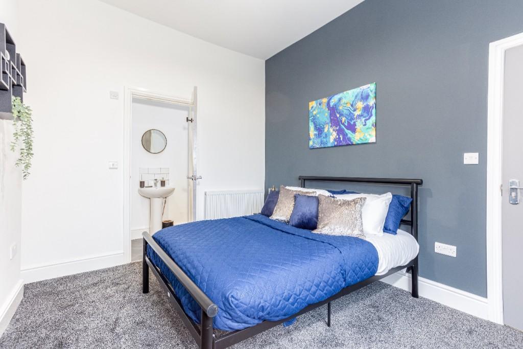 Bedroom (b) 