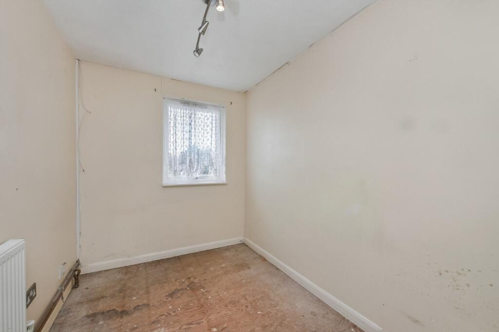 60 Madells, Epping, Essex CM16 4NW