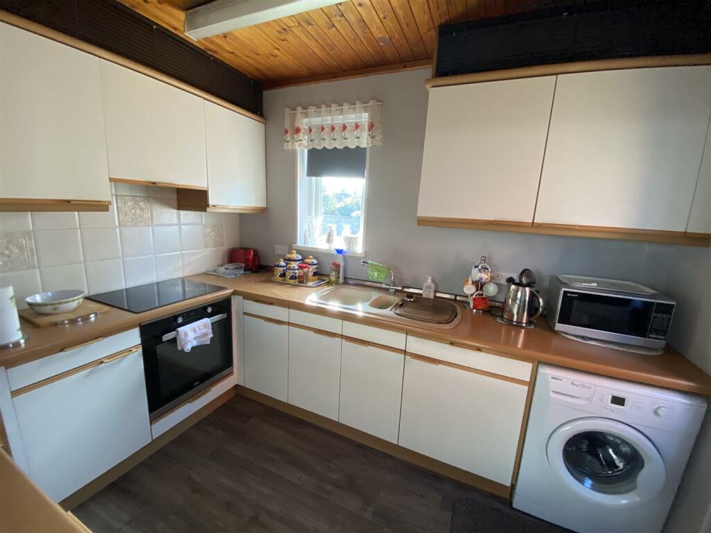 Kitchen: