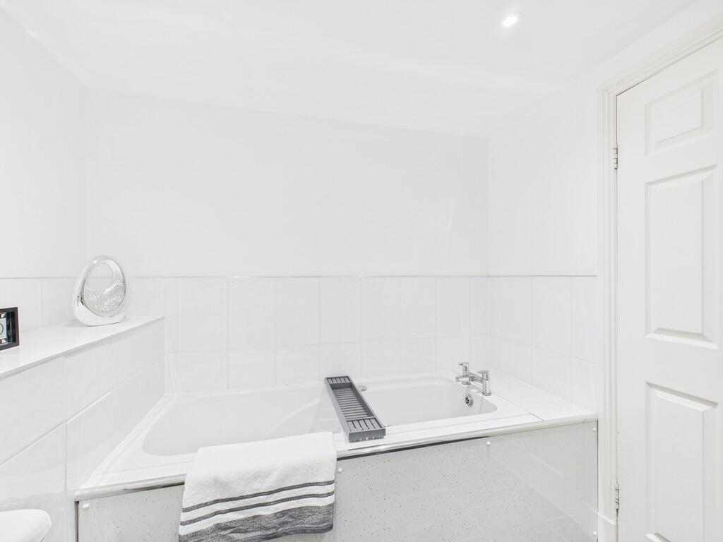 CAM05526G0-PR0024...