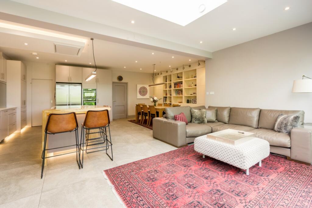 15 Vallance Road ...