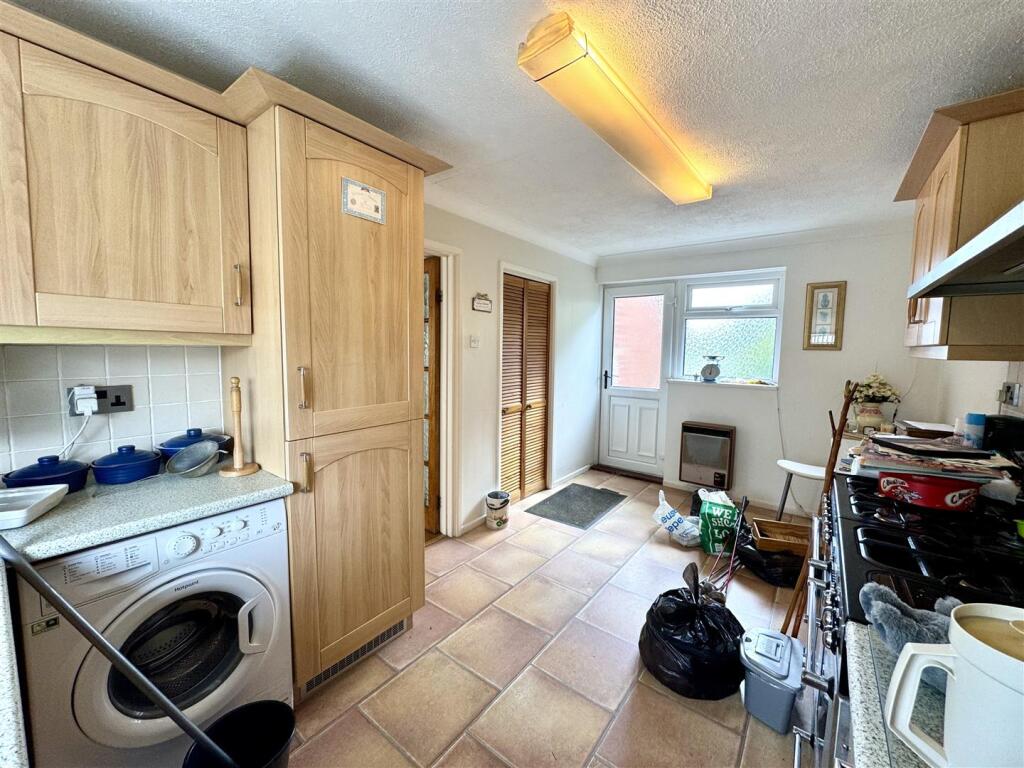 KITCHEN/BREAKFAST ROOM