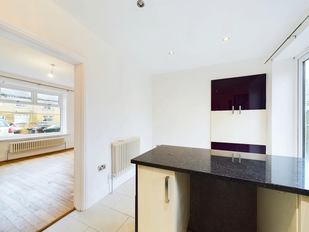 Kitchen Diner to Living Room