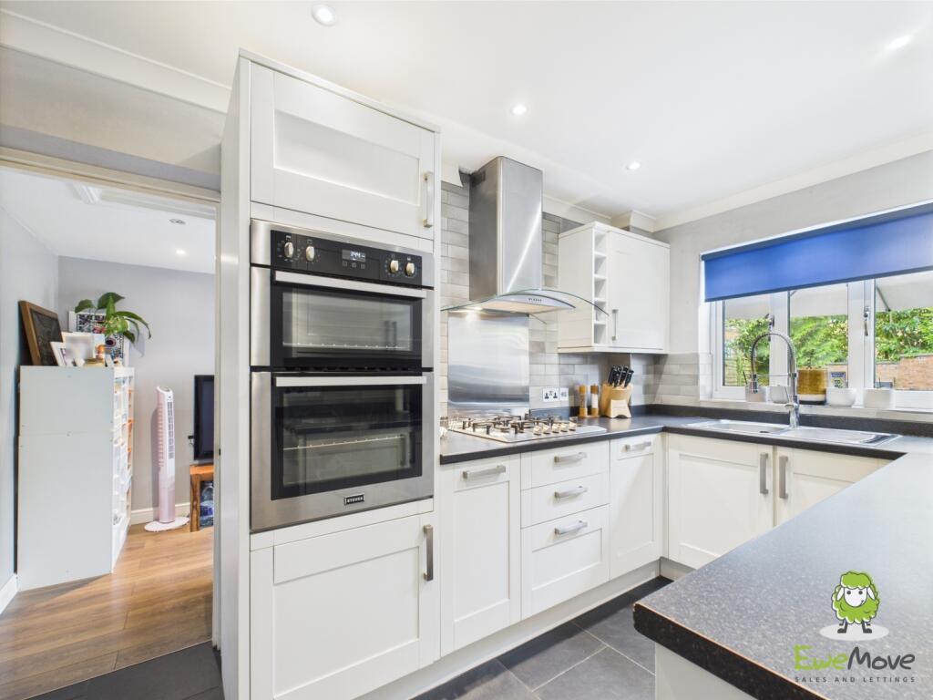 CAM03778G0-PR0237-STILL007