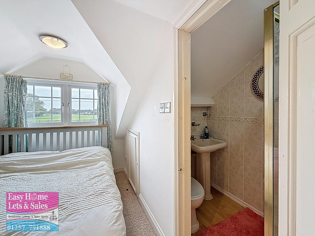 Master Bedroom/En...