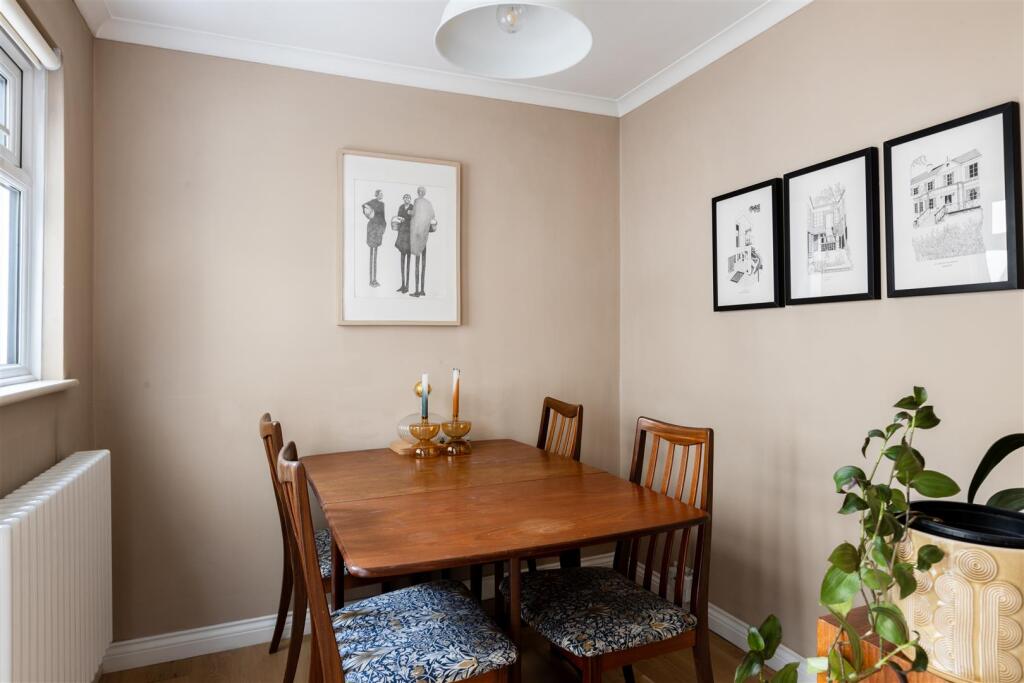 21E St Aubyns-15.jpg