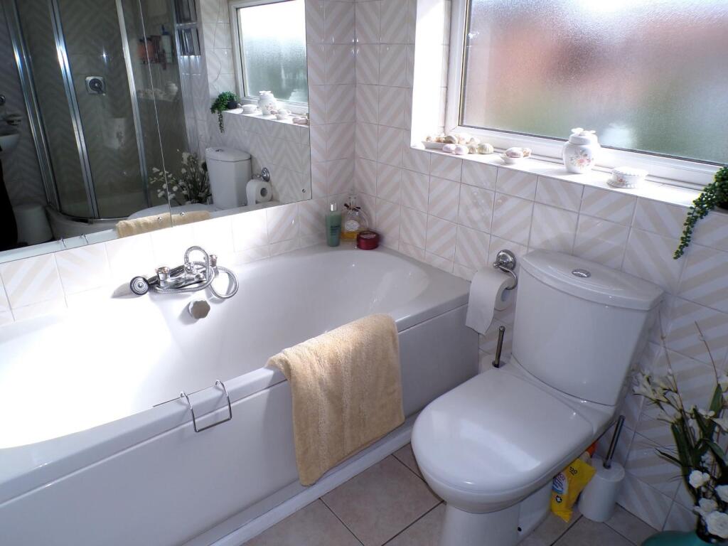 EppingCl12bath1.JPG