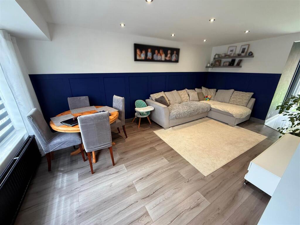 OPEN PLAN LOUNGE/ DINING