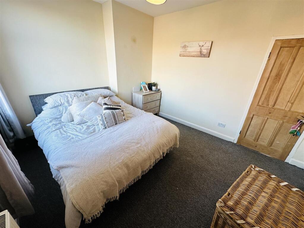 bed 1 2.jpg