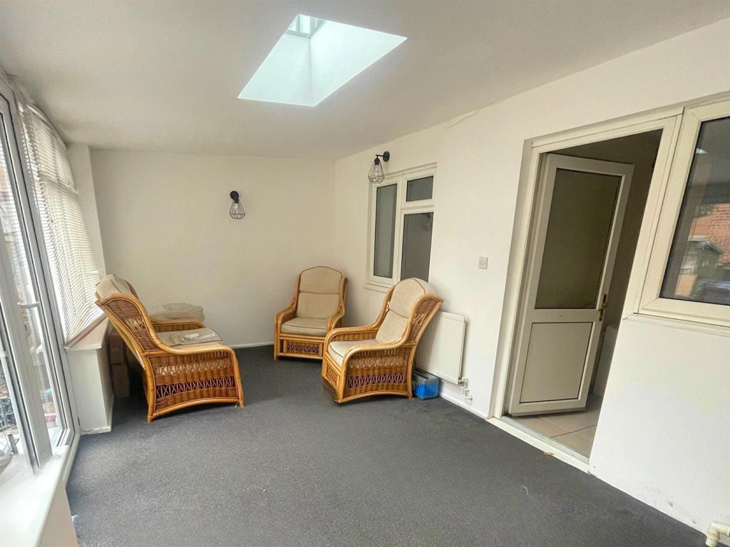 WhatsApp Image 2025-10-15 at 14.24.07-fotor-202510