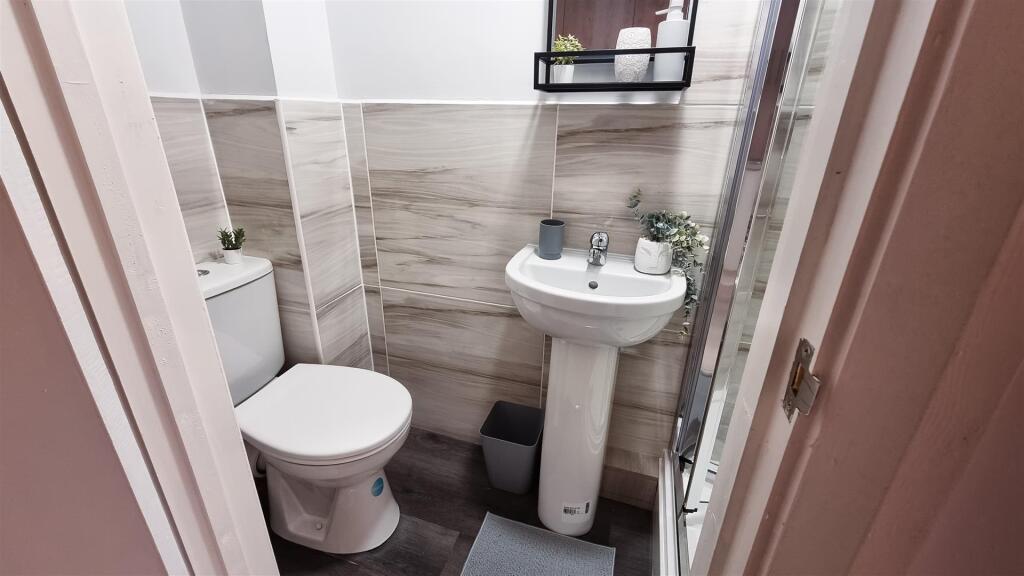 16. Room 2.jpg