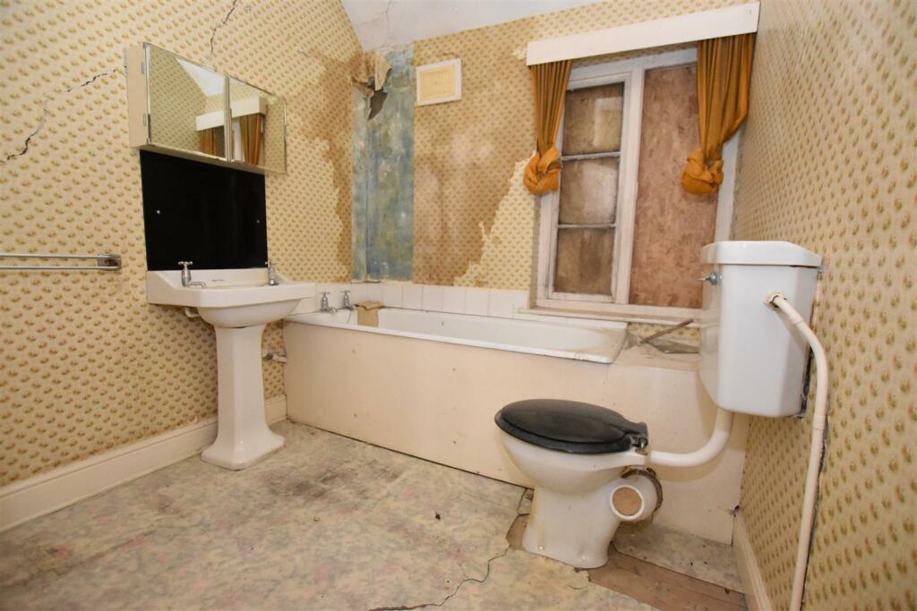 Bathroom.JPG