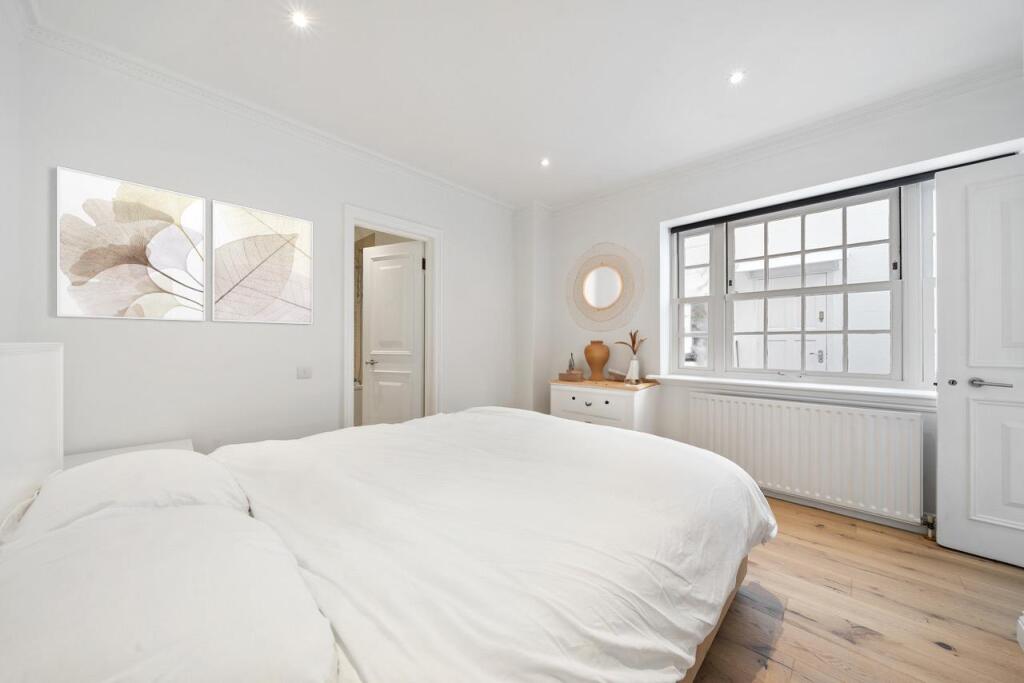 Flat 2, 20 Cranley Gardens SW7 3DA-9-Virtual Stagi