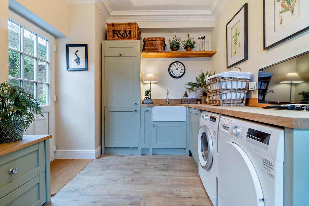 8632598-interior1...