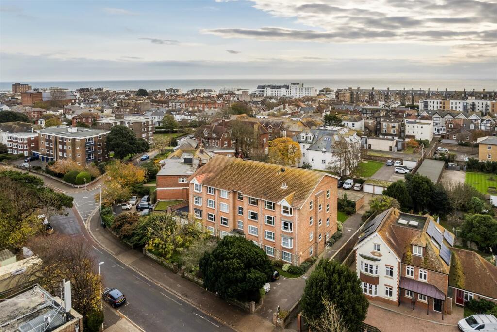 Flat 2, Corvill Court, Worthing -1.jpg
