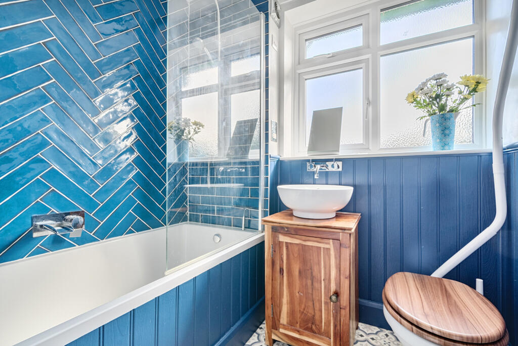 1333724-8-689a189...