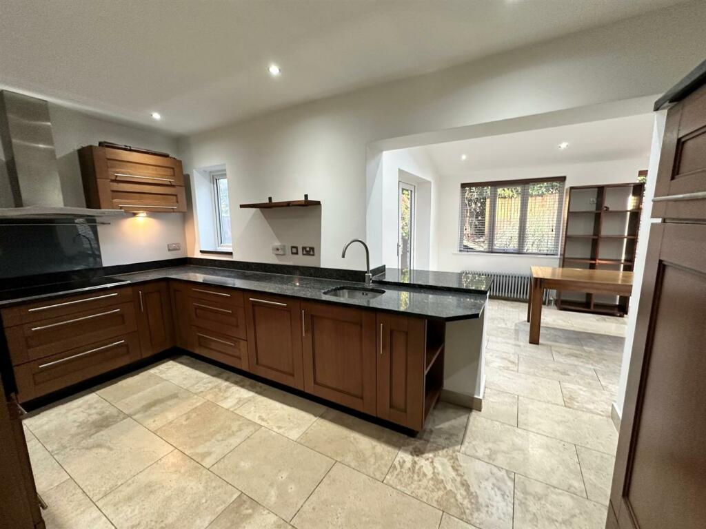 kitchen 3.jpg