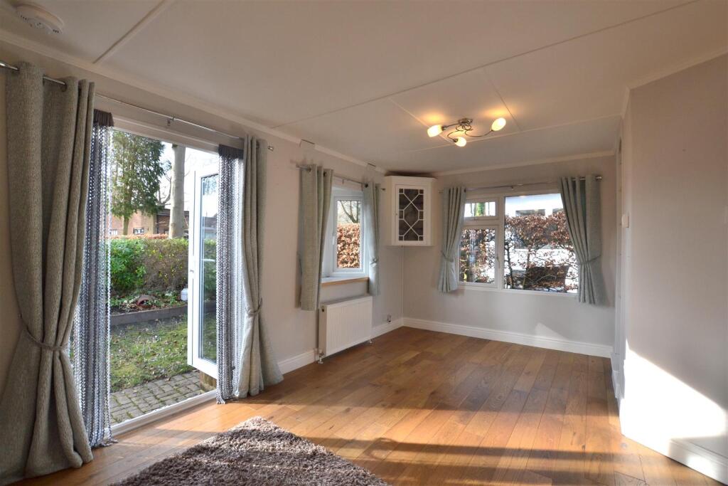 Living, Dining Room 2.JPG