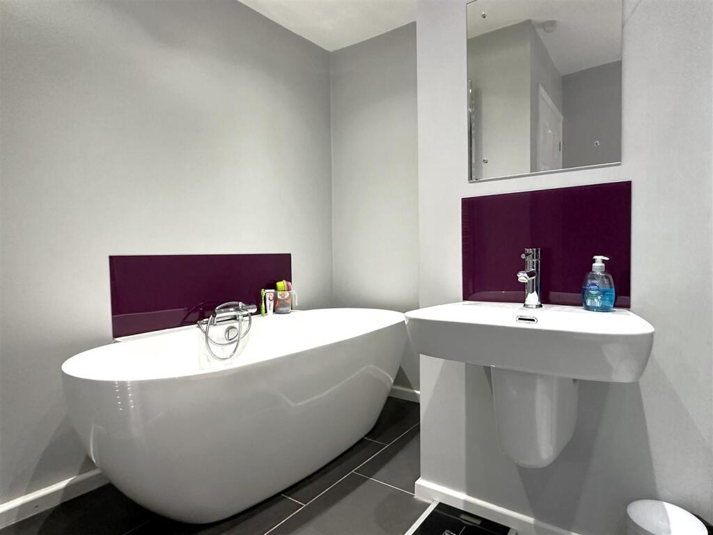 Luxurious Bathroom 665