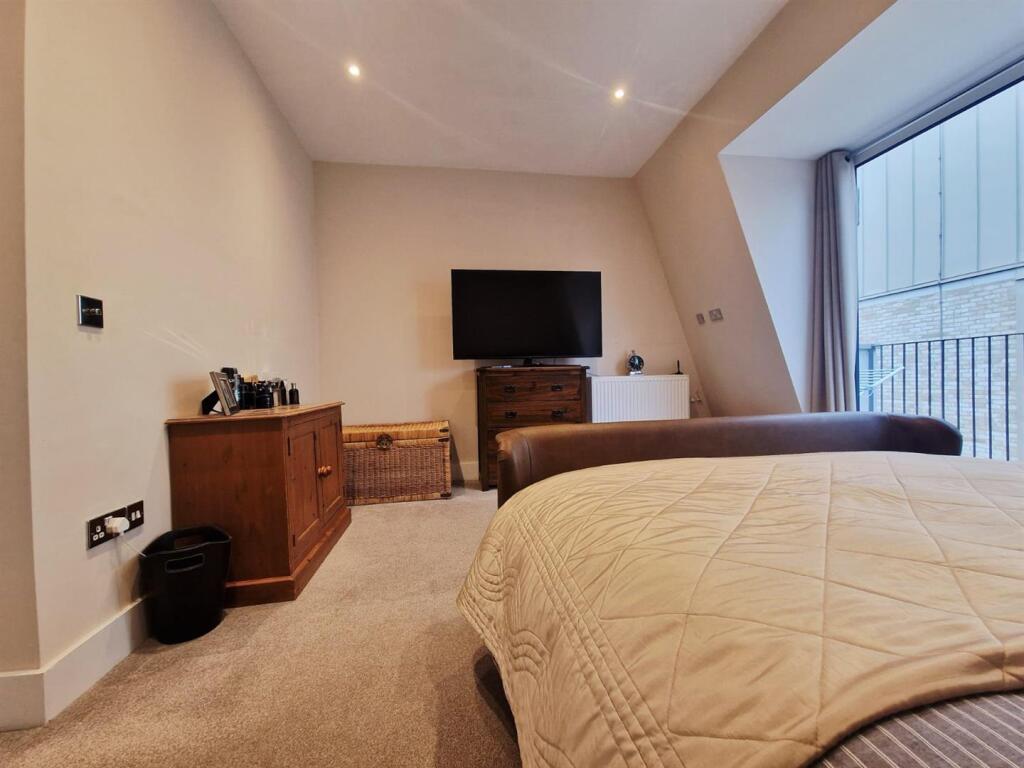 WhatsApp Image 2025-10-03 at 17.42.22.jpeg