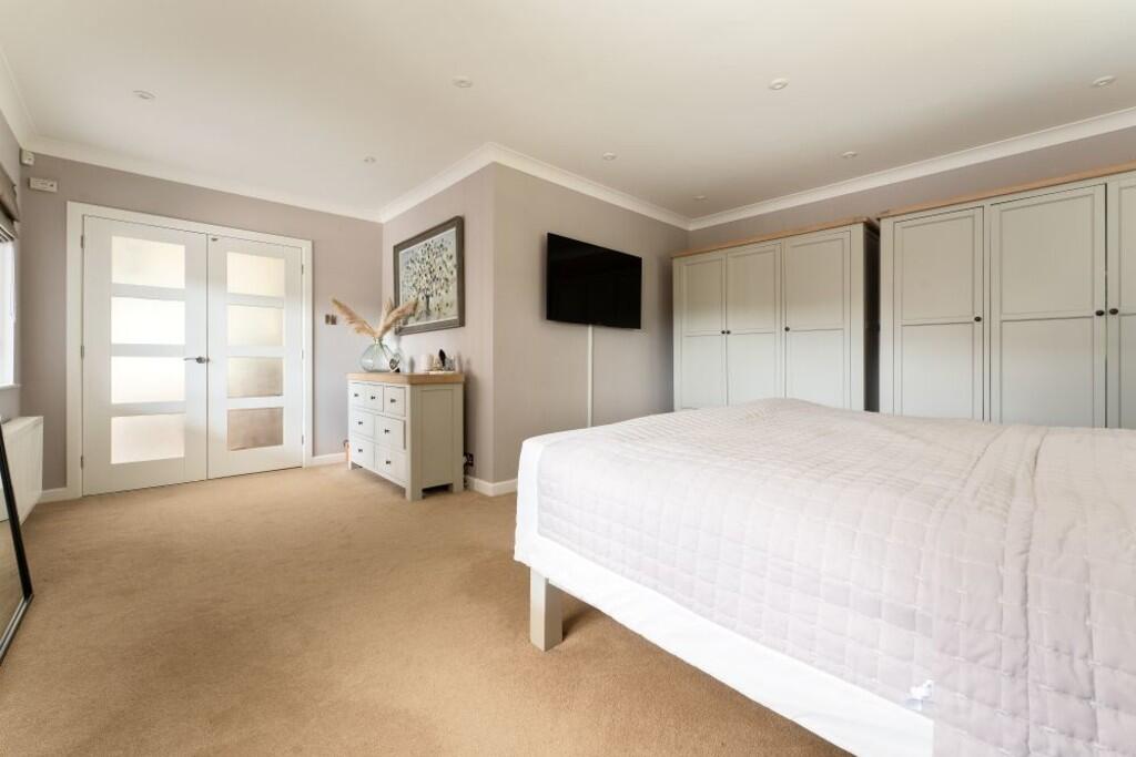 15 Barry Gardens-...