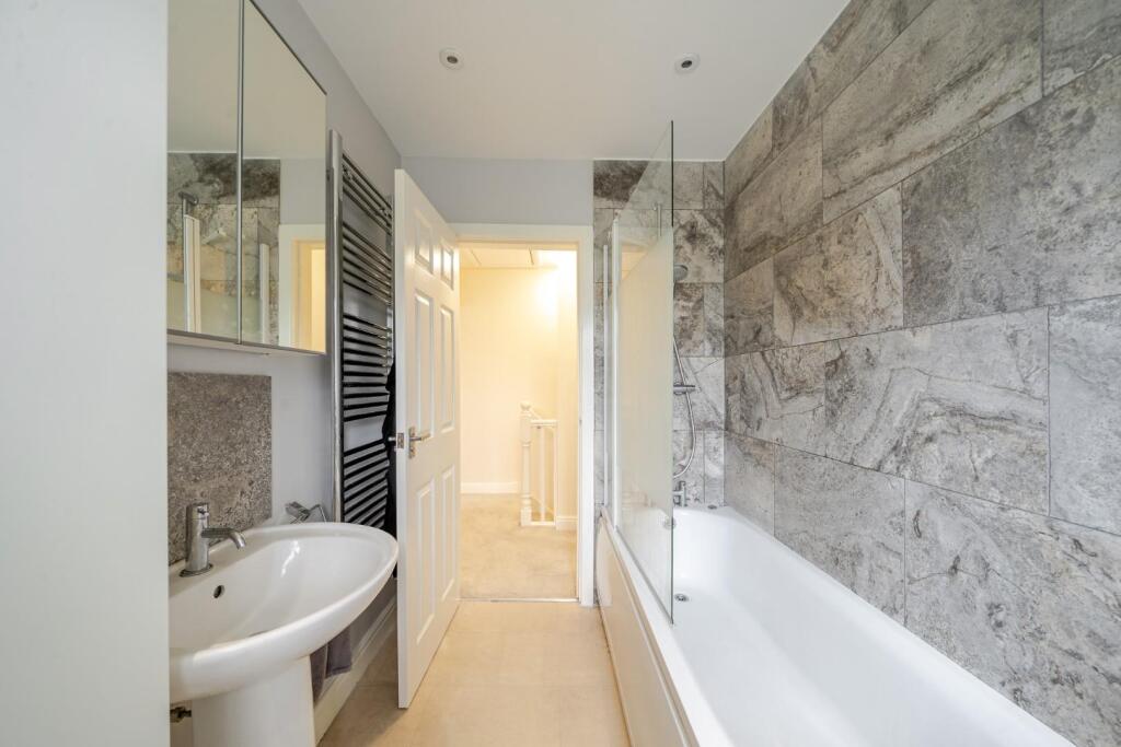house bathroom (2).jpg